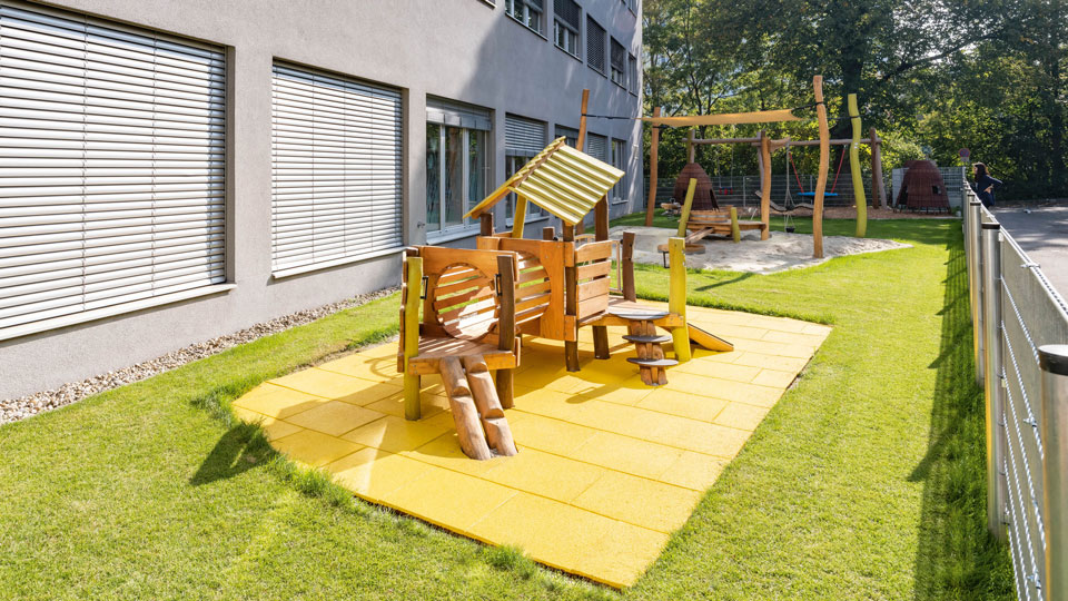 Spielplatz im Garten von FABIs Kindernest 