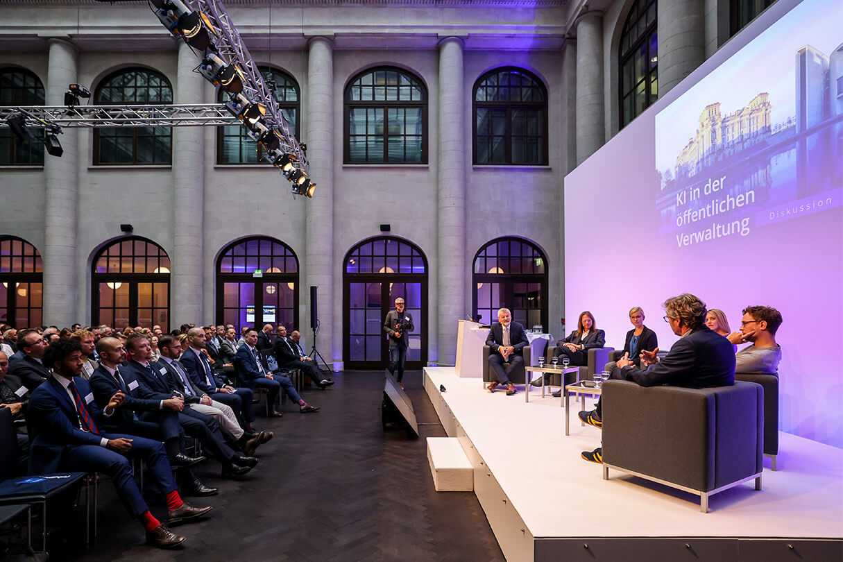 Vortragssaal mit Leinwand