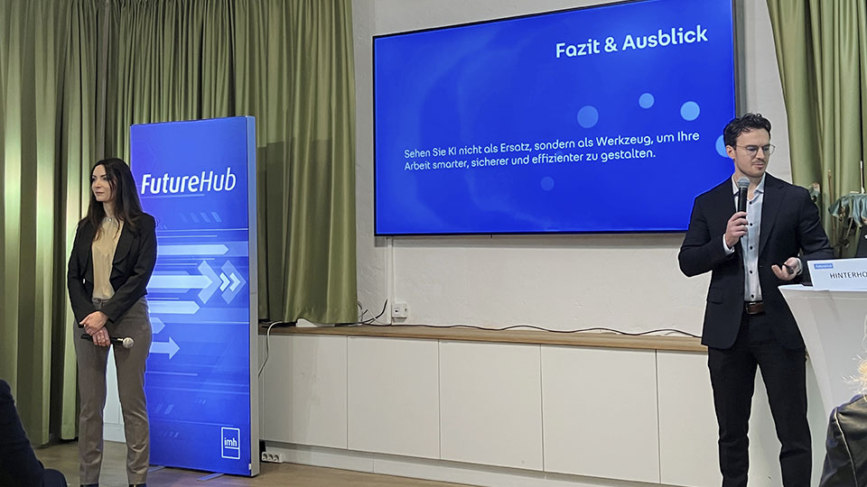 Vortrag von Laura Lakatos und Alexander Hinterhofer über die Chancen des KI-Zeitalters